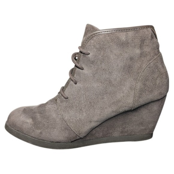 Steve Madden Girl Dallyy Taupe Faux Suede Lace Up Wedge Heel Ankle Boots Size 9M - Picture 1 of 8